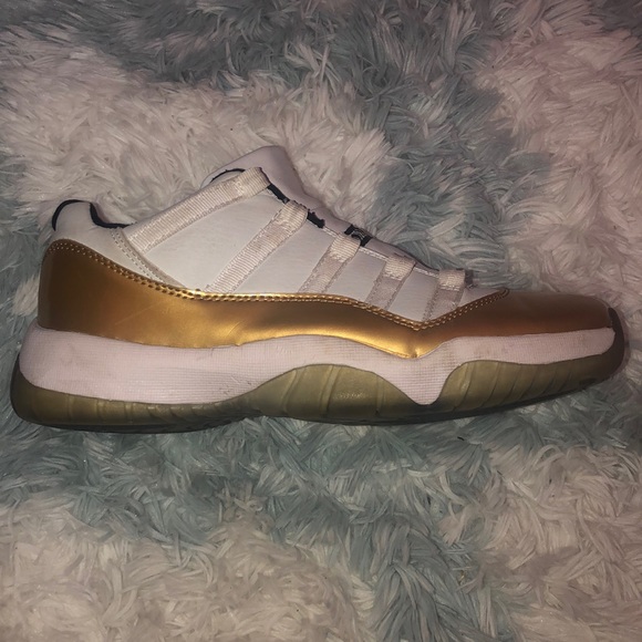 Jordan 11 Low “Closing Ceremony” - Picture 3 of 3